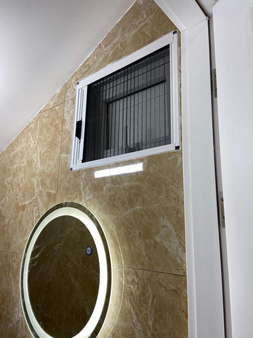 Cửa lưới chống muỗi bánh xe bằng đồng