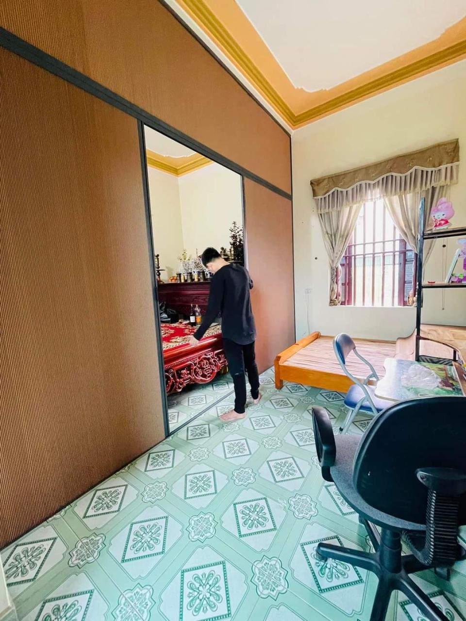 Vách ngăn tổ ong phòng thờ